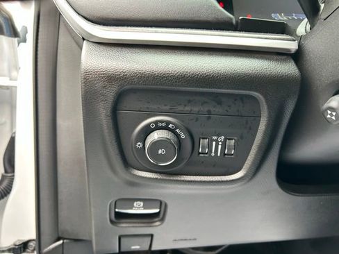 Used 2023 Jeep Grand Cherokee Limited w/ Luxury Tech Group II image 35