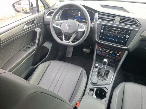Certified 2023 Volkswagen Tiguan SE image 14