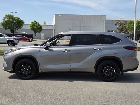 Used 2026 Toyota Highlander Limited image 2
