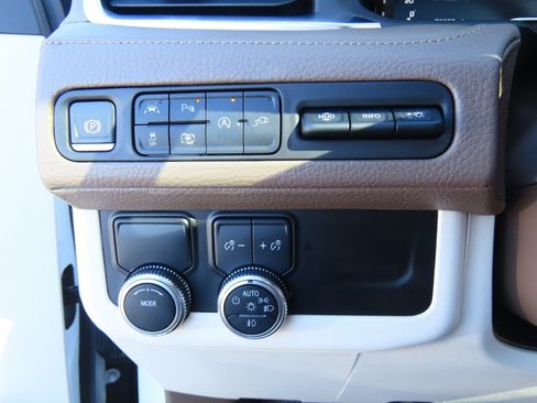 Used 2022 GMC Yukon XL Denali image 28