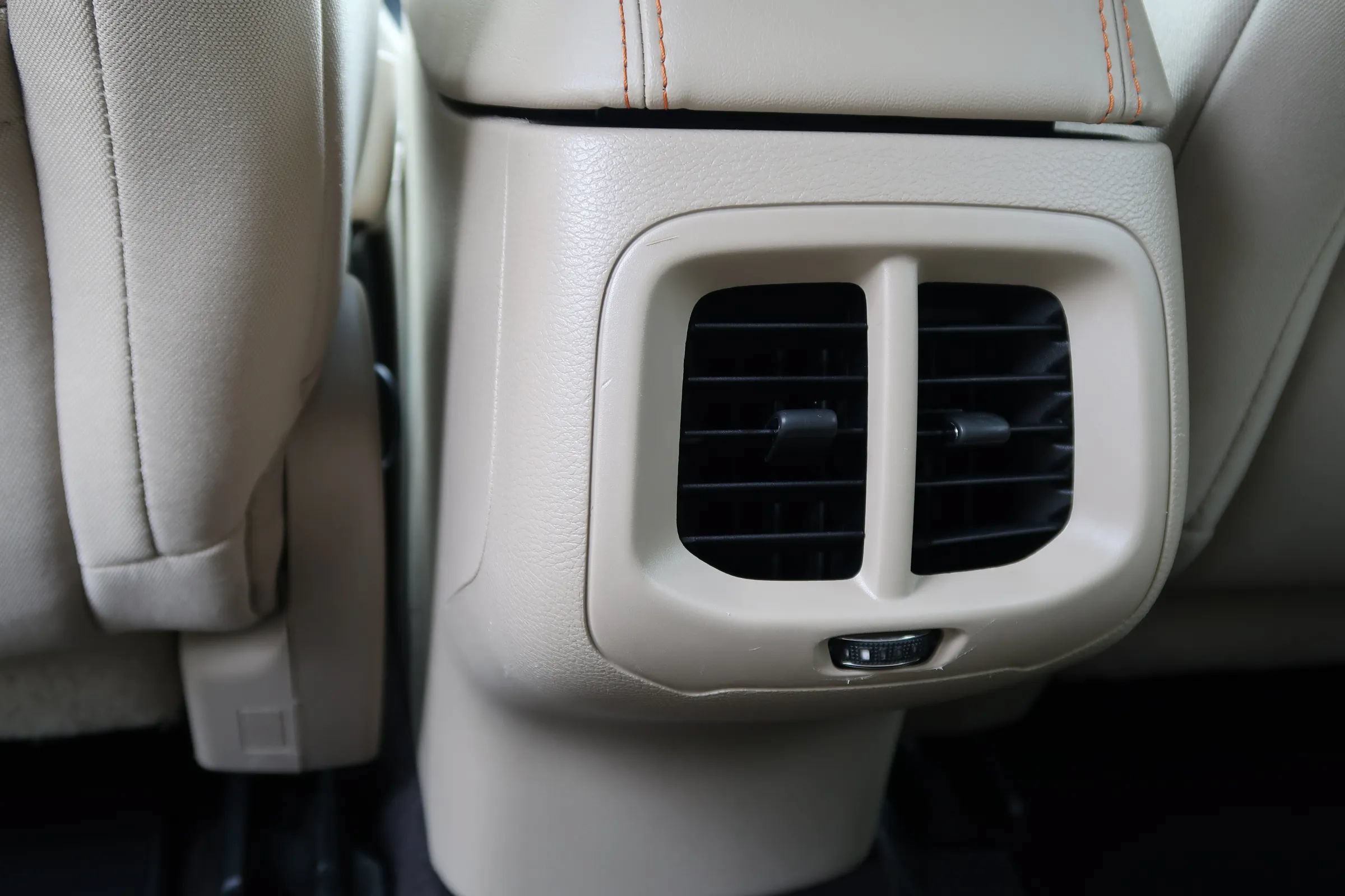 Used 2019 Jeep Cherokee Latitude w/ Popular Appearance Group FWD image 43
