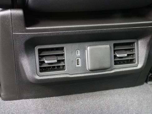 Used 2024 GMC Sierra 1500 SLT image 11