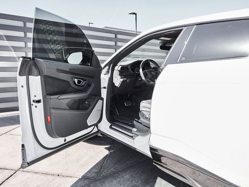 Used 2021 Lamborghini Urus image 25