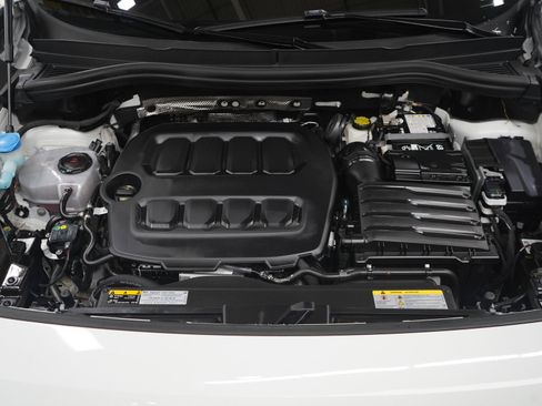 Used 2026 Volkswagen Tiguan SE AWD/4WD image 32