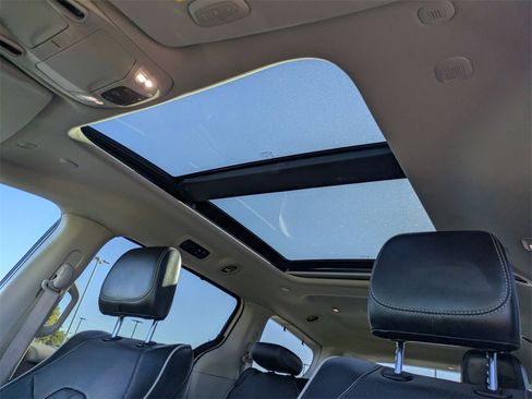 Used 2022 Chrysler Pacifica Limited image 17