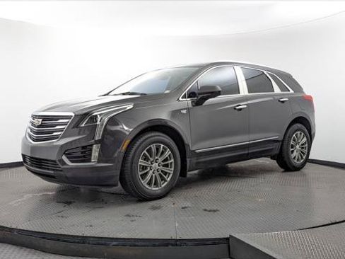 Used 2017 Cadillac XT5 Luxury w/ Driver Awareness Package FWD image 2