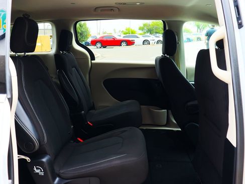 Used 2023 Chrysler Voyager LX image 29