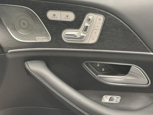 Used 2025 Mercedes-Benz GLS 450 4MATIC image 16