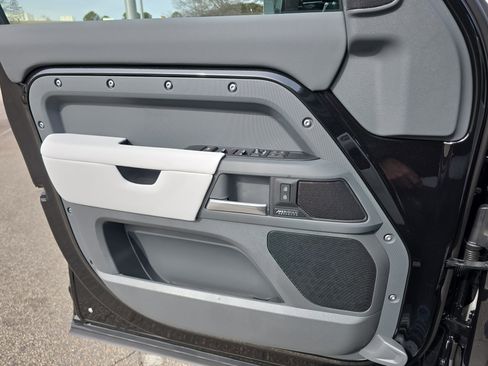 New 2026 Land Rover Defender 110 X-Dynamic SE image 26