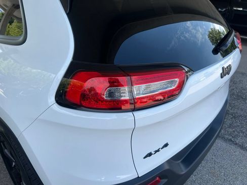 Used 2016 Jeep Cherokee Latitude w/ Cold Weather Group AWD/4WD image 35