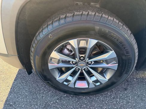 Used 2025 Chevrolet Equinox LT image 28