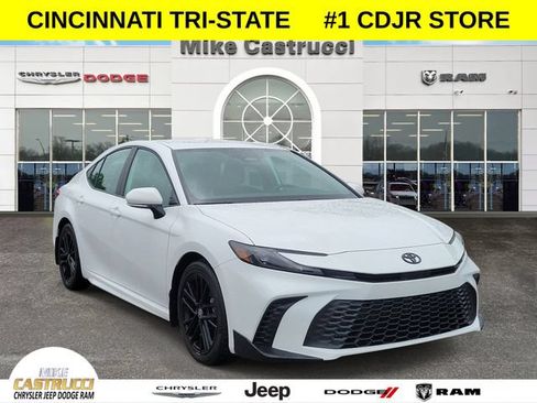 Used 2026 Toyota Camry SE FWD image 1