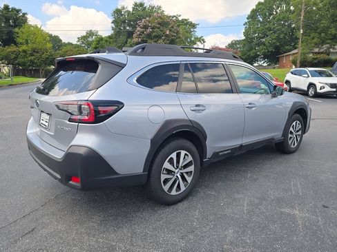 Used 2025 Subaru Outback Premium AWD/4WD image 3