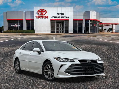 Used 2021 Toyota Avalon XLE image 1