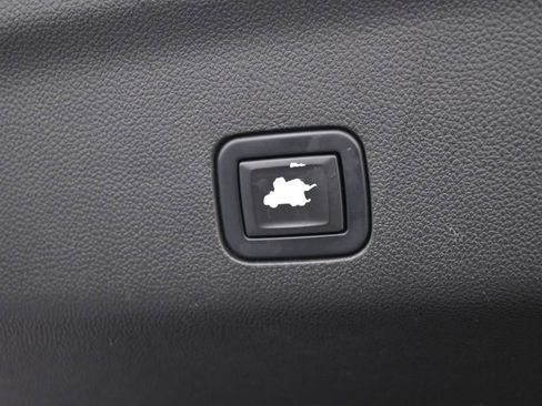 Used 2022 GMC Yukon Denali w/ Denali Premium Package image 45