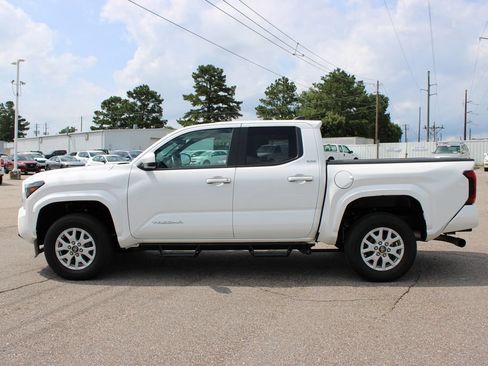 Used 2024 Toyota Tacoma SR5 AWD/4WD image 3