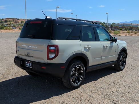 Used 2025 Ford Bronco Sport Outer Banks w/ Outer Banks Tech Package+ AWD/4WD image 3