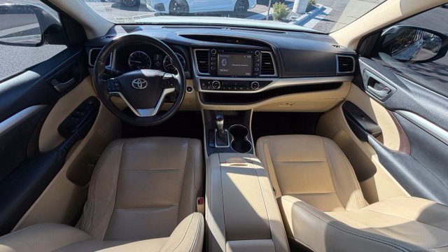 Used 2015 Toyota Highlander XLE AWD/4WD image 16