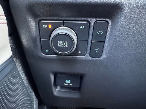 Used 2025 Ford Expedition Active image 40