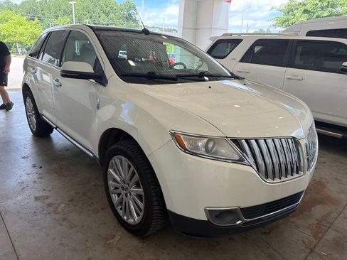 Used 2013 Lincoln MKX FWD image 4