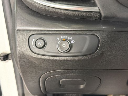 Used 2020 Buick Encore Preferred FWD image 19