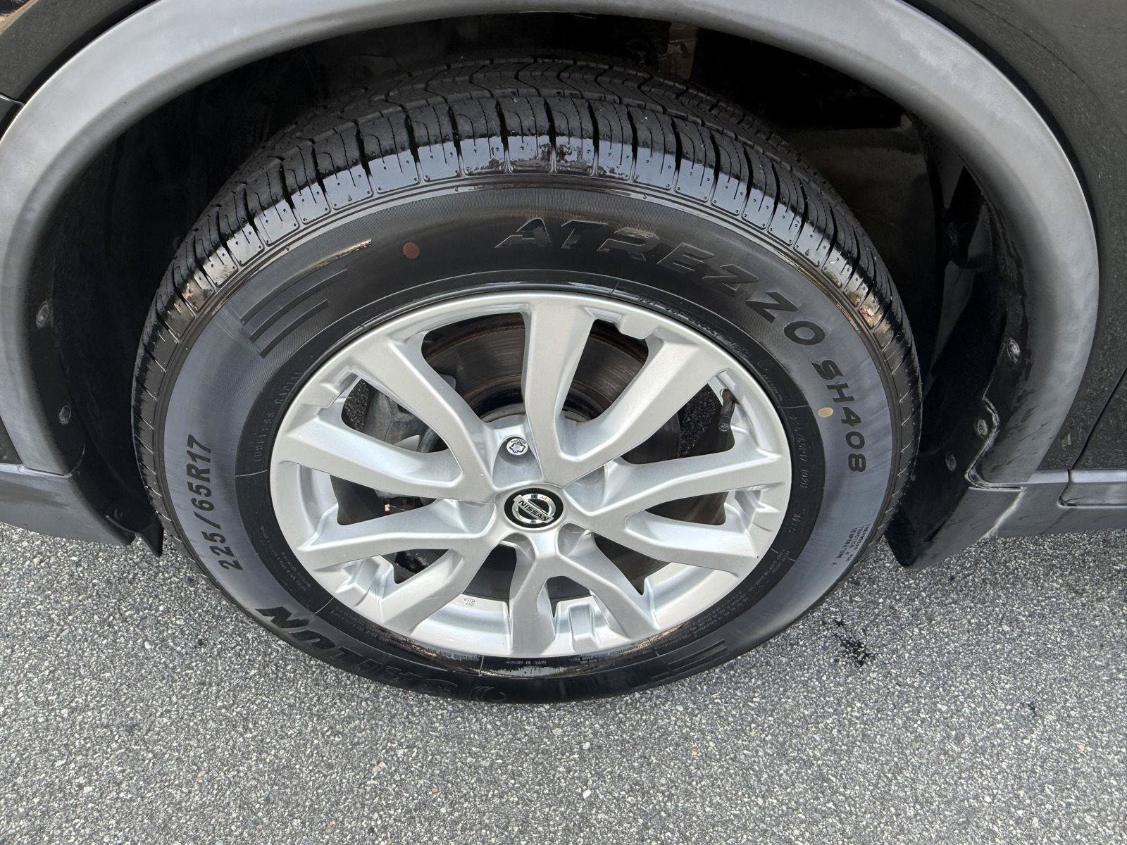 Used 2020 Nissan Rogue S w/ Special Edition Package FWD image 25