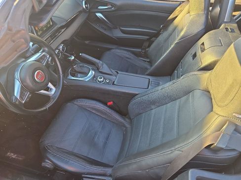 Used 2019 FIAT 124 Spider Lusso w/ Navigation & Sound Group image 9