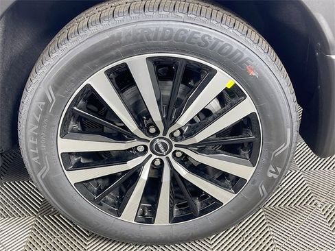 New 2025 Nissan Pathfinder Platinum image 21