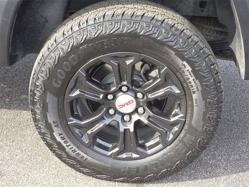 Used 2024 GMC Canyon Elevation w/ Convenience Package image 8