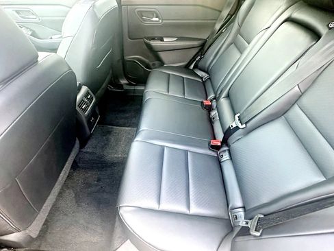 Used 2023 Nissan Rogue SV w/ SV Premium B Package AWD/4WD image 25