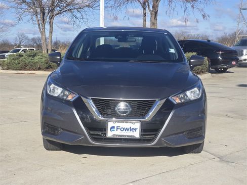 Used 2021 Nissan Versa SV image 2