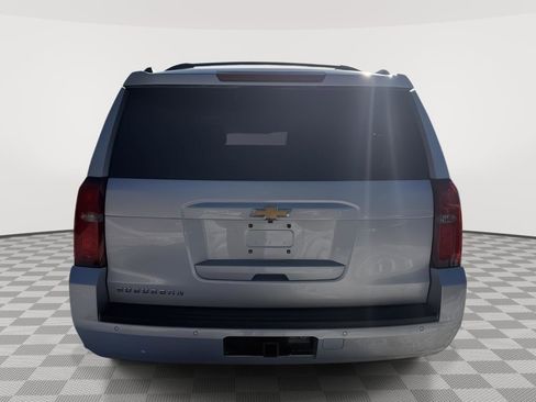 Used 2018 Chevrolet Suburban LT image 4