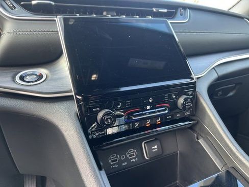 New 2025 Jeep Grand Cherokee Limited image 24