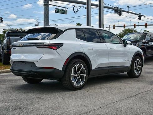 Used 2025 Chevrolet Equinox EV LT image 9