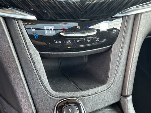 Used 2023 Cadillac XT6 Premium Luxury FWD image 30