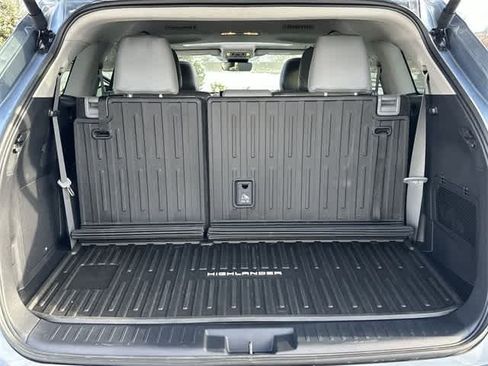 Used 2024 Toyota Highlander Limited image 26