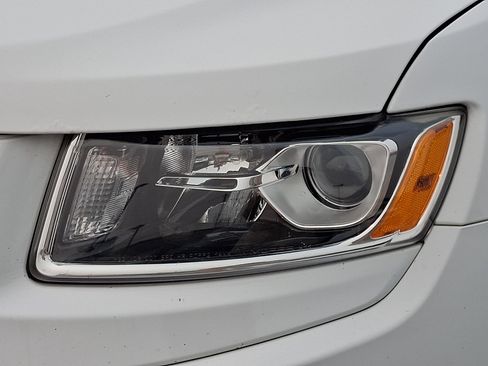Used 2015 Jeep Grand Cherokee Limited AWD/4WD image 9