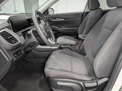Used 2024 Kia Seltos LX AWD/4WD image 4