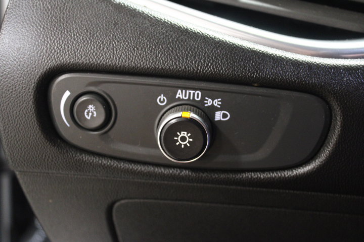 Used 2020 Chevrolet Malibu LT FWD image 36