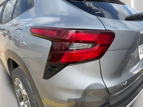 Used 2024 Chevrolet Trax LT FWD image 25