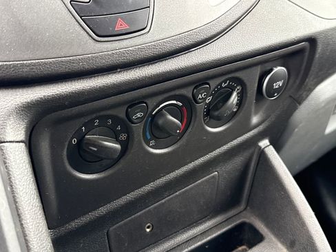 Used 2018 Ford Transit 250 Base image 19