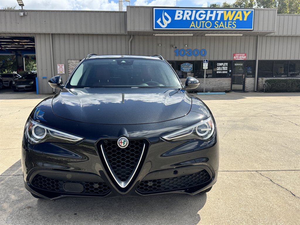 Used 2019 Alfa Romeo Stelvio Sport w/ Quick Order Package 22J Sport AWD/4WD image 4