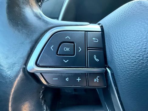 Used 2021 Toyota Highlander XLE image 24