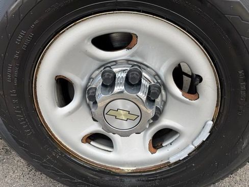 Used 2018 Chevrolet Express 2500 w/ Driver Convenience Package image 8