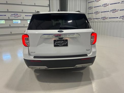 Used 2023 Ford Explorer XLT w/ Equipment Group 202A RWD image 5
