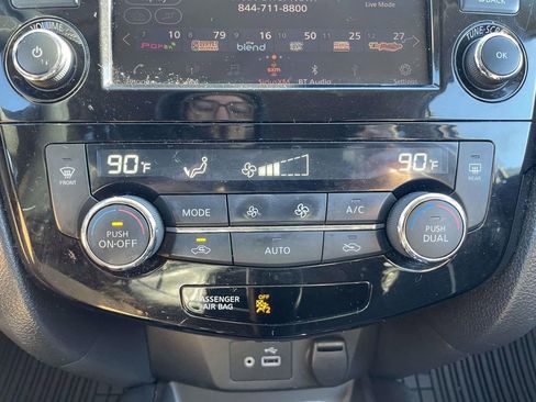 Used 2018 Nissan Rogue SV image 28