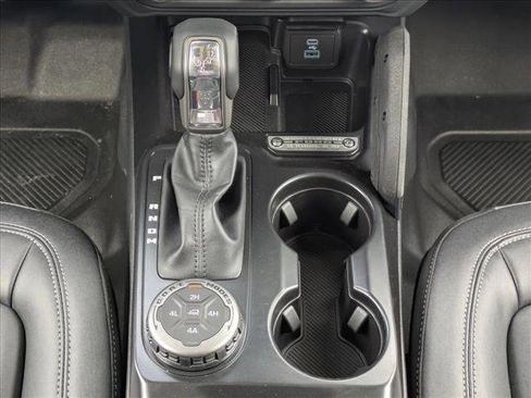 New 2025 Ford Bronco Badlands image 12