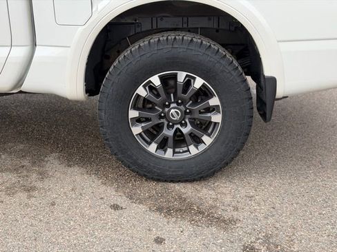 Used 2018 Nissan Titan PRO-4X w/ Pro-4x Convenience Package image 13