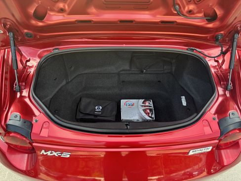 Used 2017 MAZDA MX-5 Miata Club w/ Brembo/BBS Package image 35