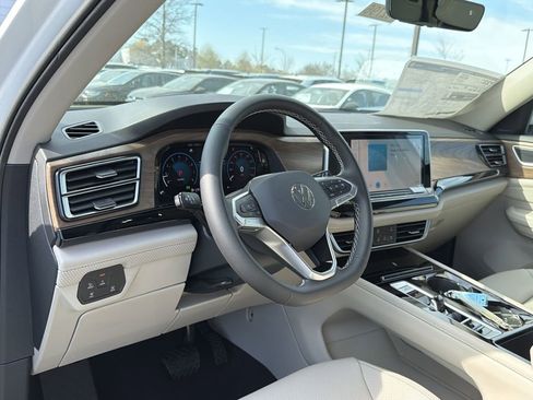 New 2026 Volkswagen Atlas SE FWD image 10